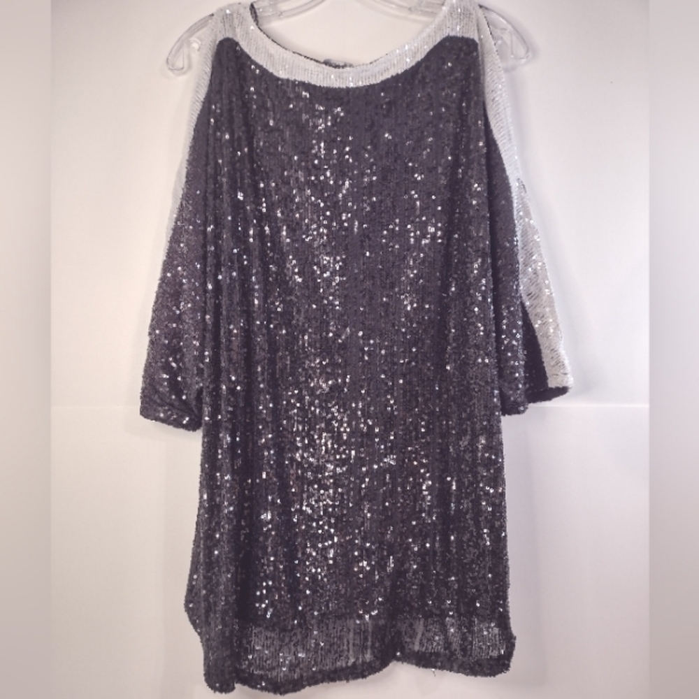 Cable & gauge women's black & white sequin Cold shoulder top size (1X) - Picture 5 of 14